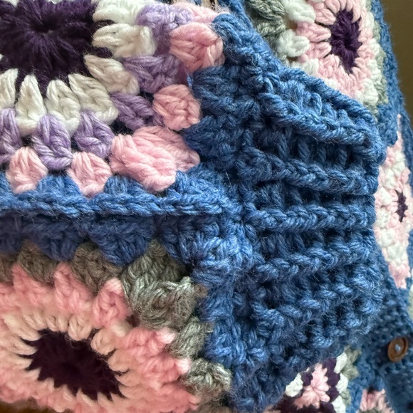 New women's crochet handmade xl granny square longer cardigan with buttons - Picture 7 of 13